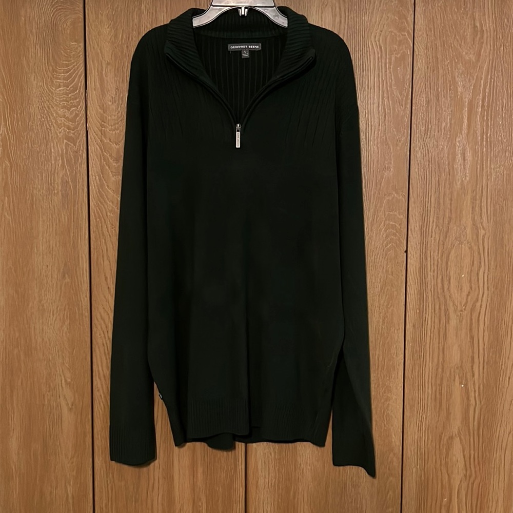 Mens green pull over sweater. Size L. Geoffrey Beene